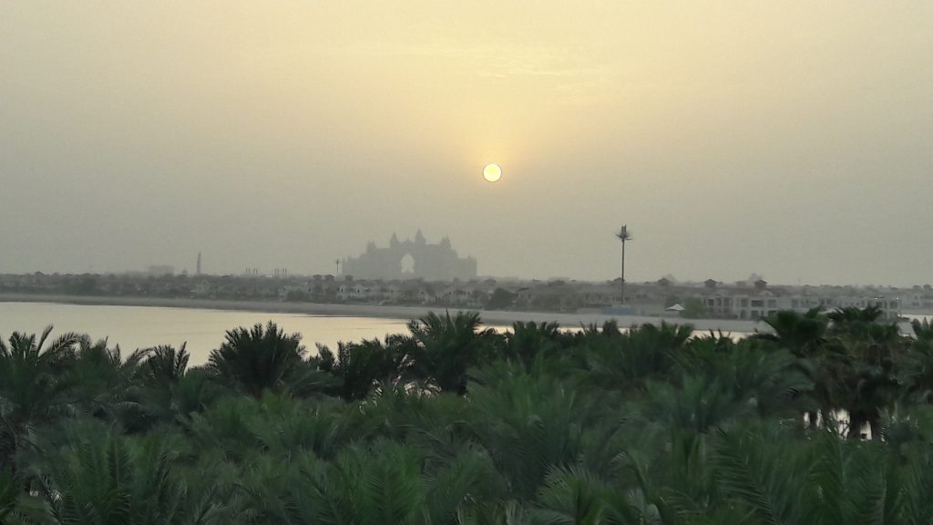Sonnenuntergang mit Blick zum Hotel Atlantis